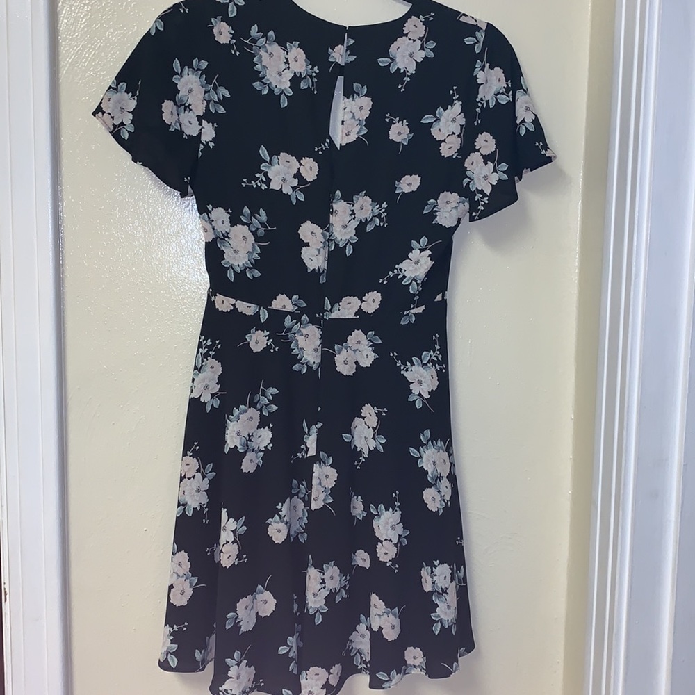flowy floral express dress - Picture 4 of 7